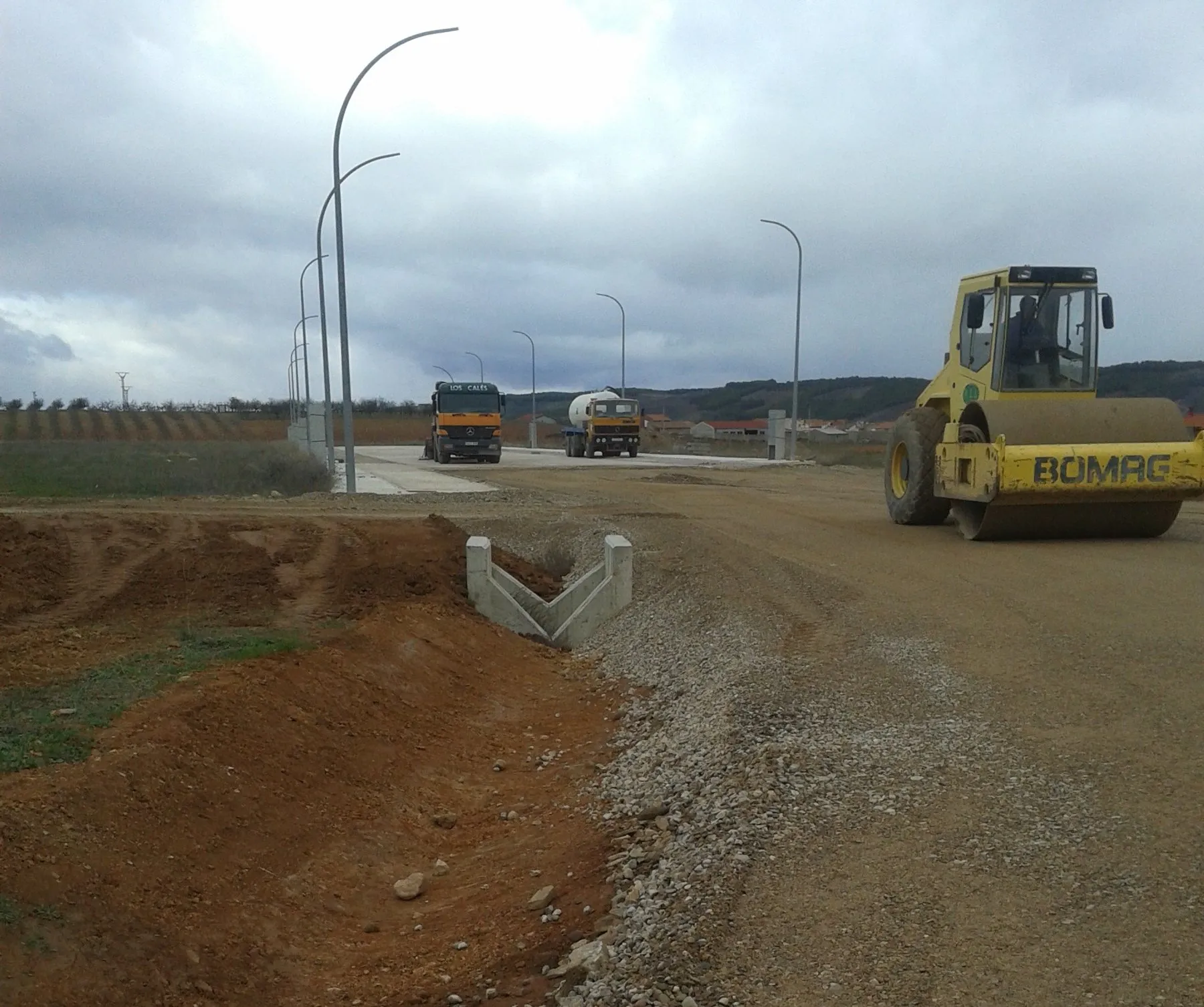 Rulo compactador trabajando en una urbanización